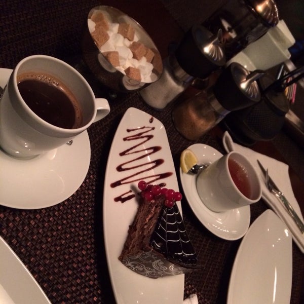 Foto scattata a La Casa Tapas Bar &amp; Restaurant da Riad G. il 3/28/2014