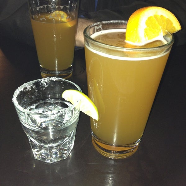Photo taken at Wetlands Brew Pub &amp; Sports Bar by Lea M. on 2/23/2013