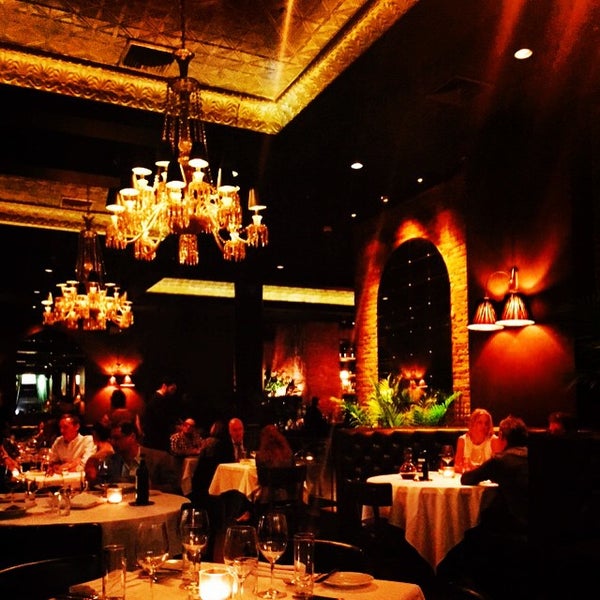 Foto diambil di White Street Restaurant oleh Phoebes G. pada 4/18/2015