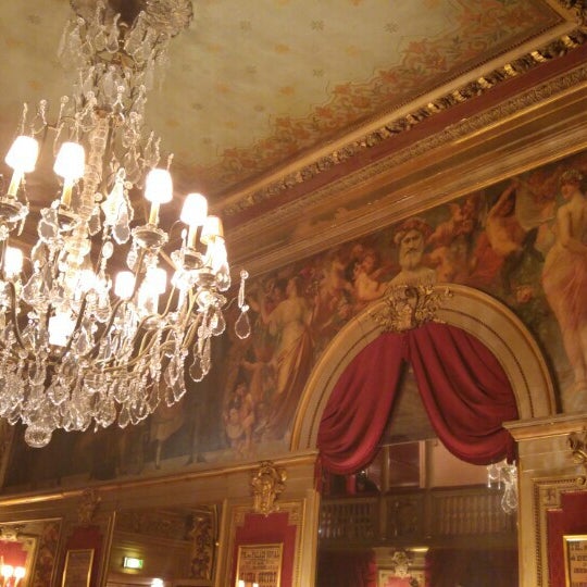 รูปภาพถ่ายที่ Théâtre du Palais-Royal โดย Pedro H. เมื่อ 5/14/2016