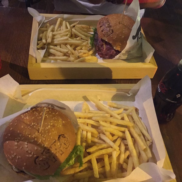 6/23/2015にBurcu E.がOttobros Burger &amp; Cafeで撮った写真