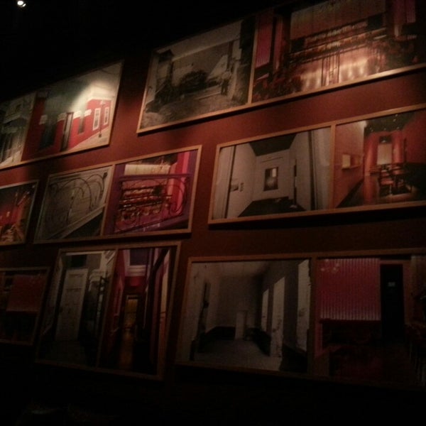 รูปภาพถ่ายที่ Art Déco Lounge โดย Gisselle R. เมื่อ 3/23/2013