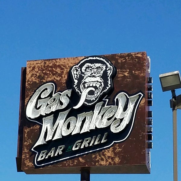 รูปภาพถ่ายที่ Gas Monkey Bar N&#39; Grill โดย Brendan W. เมื่อ 4/6/2017