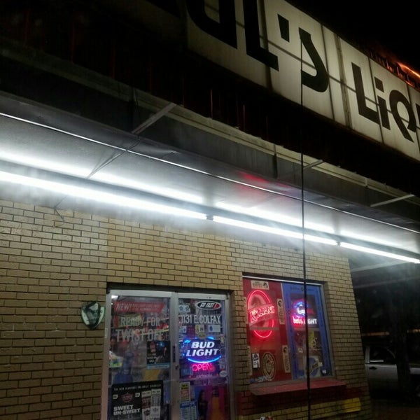 Paul's Liquors Liquor Store in City Park West