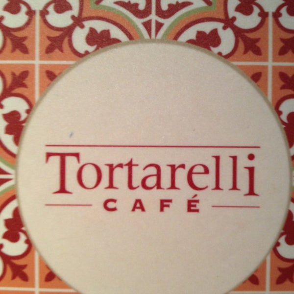 รูปภาพถ่ายที่ Tortarelli Café โดย Miucha B. เมื่อ 7/6/2013