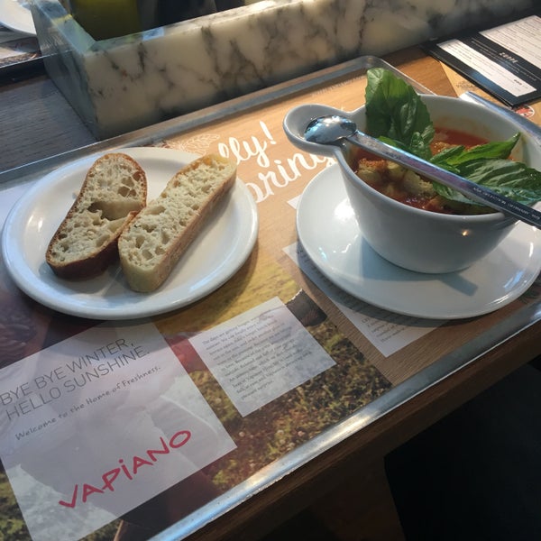 Photo prise au Vapiano par Axel Cavalli J. le4/18/2017