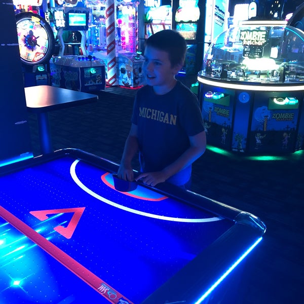Photo taken at Dave &amp; Buster&#39;s by Dan R. on 8/30/2018