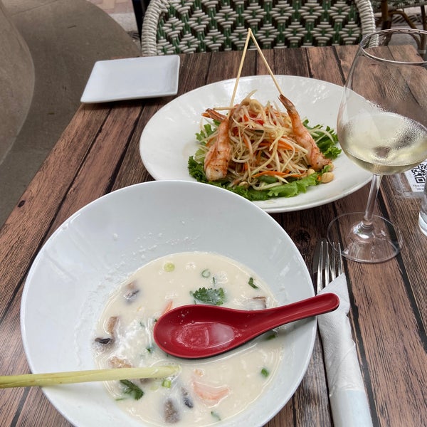 Снимок сделан в Bangkok Joe&#39;s Thai Restaurant &amp; Dumpling Bar пользователем Vera M. 10/9/2021