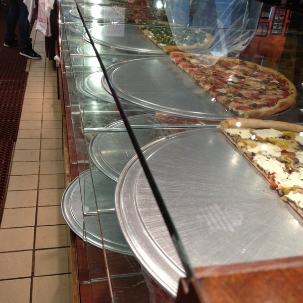 Das Foto wurde bei Panino&#39;s Pizza &amp; Grill von Alvin M. am 2/26/2013 aufgenommen