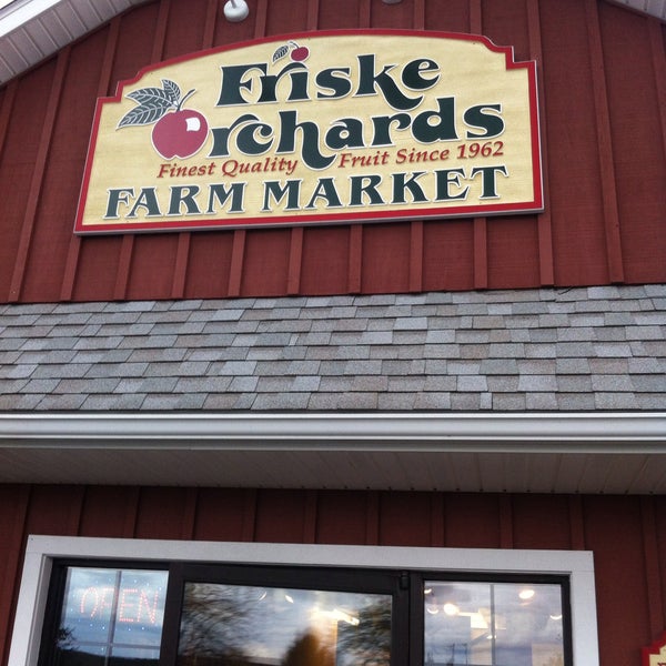 Photo taken at Friske Orchards Farm Market by Karen G. on 10/30/2017