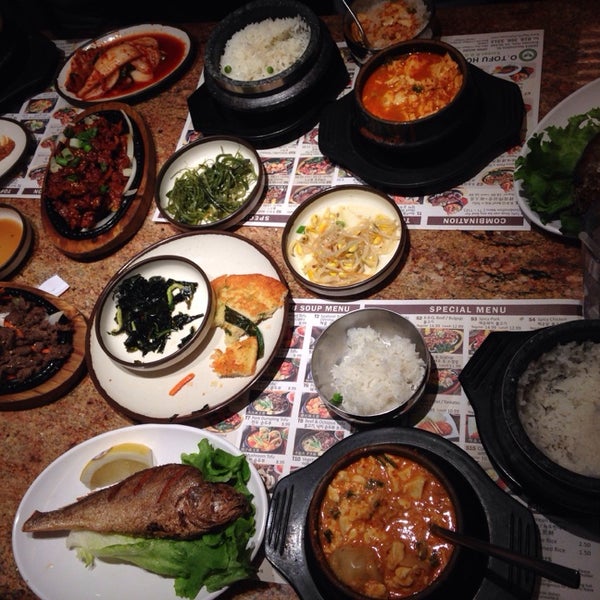 Снимок сделан в O. Tofu House Korean BBQ пользователем Kat 2/21/2014
