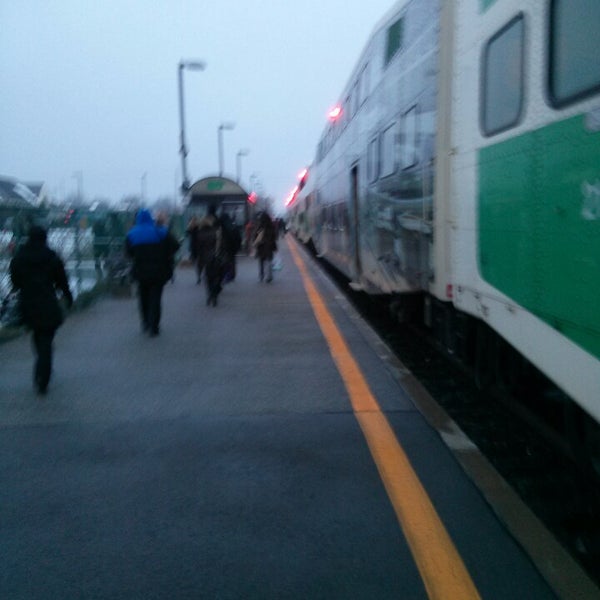 photos-at-rutherford-go-station-train-station-in-maple