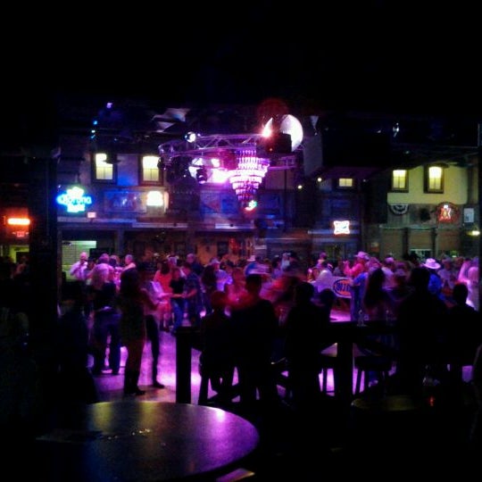 Foto scattata a Whiskey River Dancehall &amp; Saloon da Alvaro M. il 6/17/2012