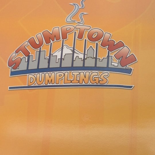 Foto tirada no(a) Stumptown Dumplings por Mark L. em 7/6/2012
