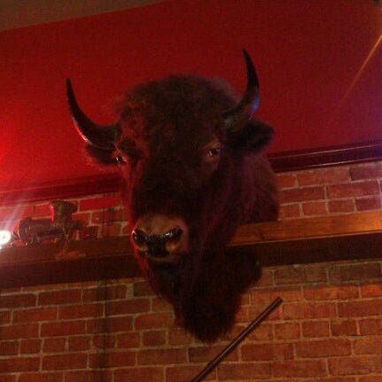 10/10/2011 tarihinde Noah N.ziyaretçi tarafından Buffalo Pub and Grill'de çekilen fotoğraf