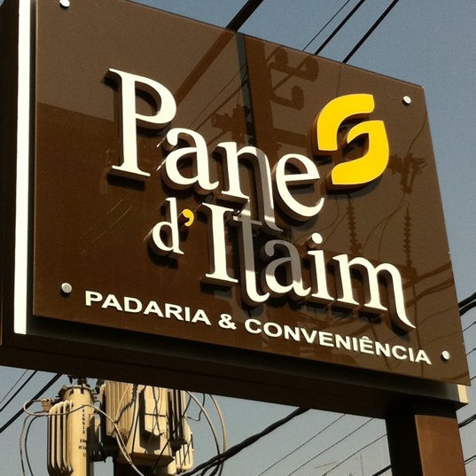 O logotipo é copiado daquela outra padaria, a pão-de-ló, perto da paulista