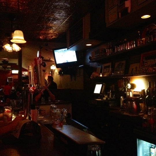 4/16/2012にTom S.がLucky 13 Pubで撮った写真