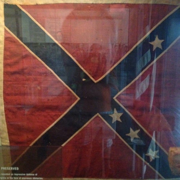 Foto tirada no(a) The American Civil War Center At Historic Tredegar por Greg H. em 7/9/2014