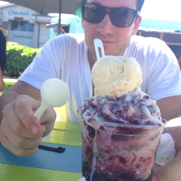 Photo taken at Shave Ice Tege Tege by Rachel L. on 11/7/2014