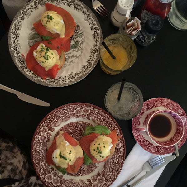 Trendy, Eggsbenedict, mimosa, brunch and breakfast place, nice bar for evening, neighbors, not expensive