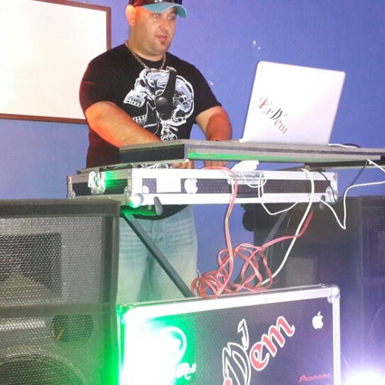 Dj erdem. Диджей в профиль. Erdem kinaý. Dj tricky. Dj erdem.