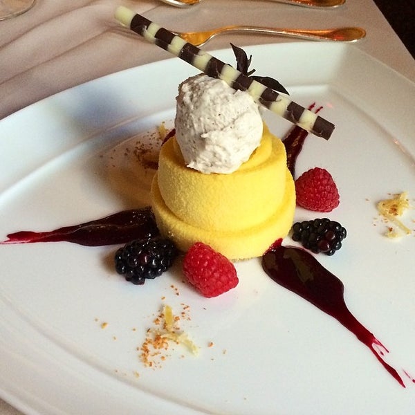 4/9/2014にSteven R.がCirca 1886 Restaurantで撮った写真