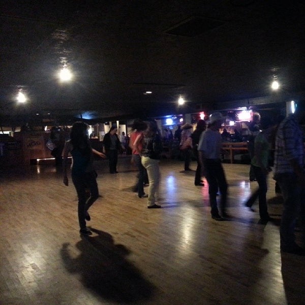 Foto tirada no(a) The Westerner Dance Hall, Bar &amp; Grill por Kyle W. em 11/9/2013