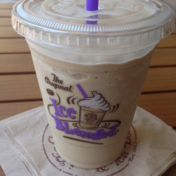 Photo taken at The Coffee Bean &amp; Tea Leaf by Poppiezzz on 8/30/2014