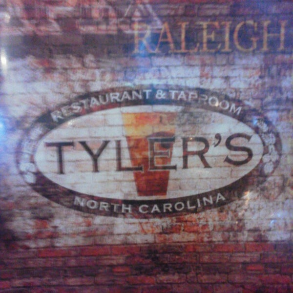 4/12/2013にJames K.がTyler&#39;s Restaurant &amp; Taproomで撮った写真