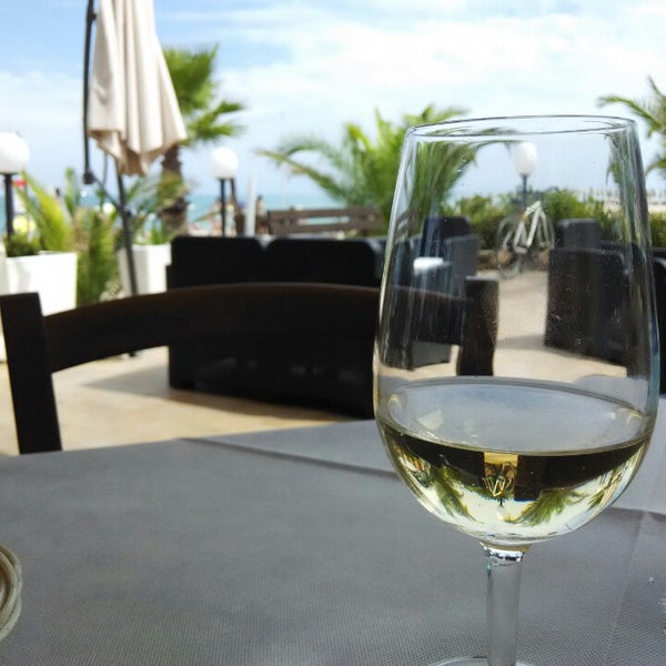 Foto tirada no(a) Raphael Beach ristorante e spiaggia por Massimiliano S. em 8/19/2014