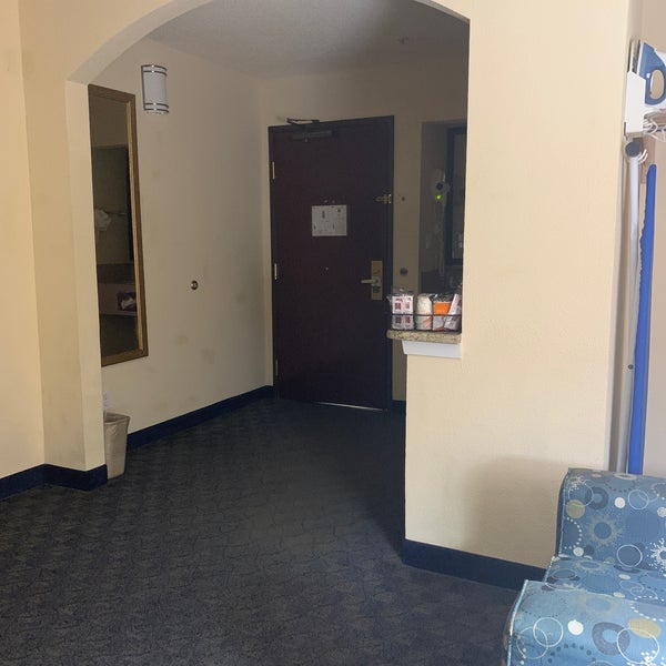 10/6/2019 tarihinde Rhiannon E.ziyaretçi tarafından Comfort Inn &amp; Suites'de çekilen fotoğraf