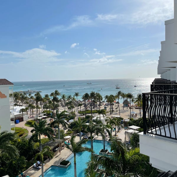 Foto diambil di Aruba Marriott Resort &amp; Stellaris Casino oleh Lauren  pada 4/9/2021
