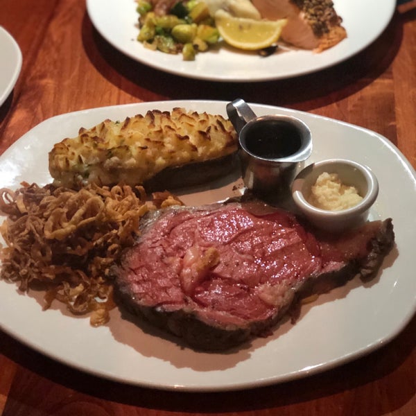 Great cocktails. Prime rib and potato can’t go wrong. The mini desserts are delicious and a great deal for $4