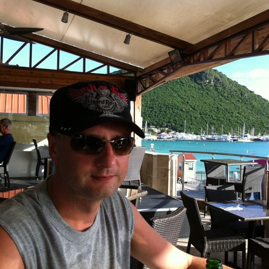 รูปภาพถ่ายที่ Hard Rock Cafe St. Maarten โดย Mr.Max เมื่อ 11/19/2012