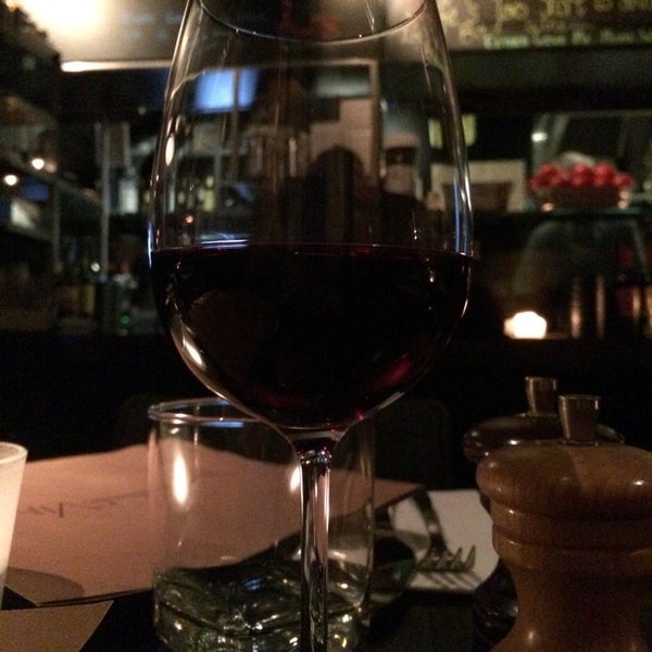 4/9/2014にJosephがMV Bistro &amp; Wine Barで撮った写真