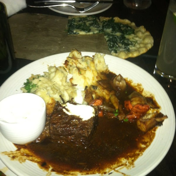 4/12/2013にSheri C.がJackson&#39;s Food + Drinkで撮った写真