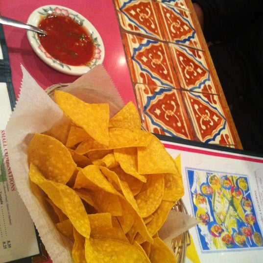 Das Foto wurde bei Azteca Mexican Restaurant Matthews von Denise J. am 11/18/2012 aufgenommen