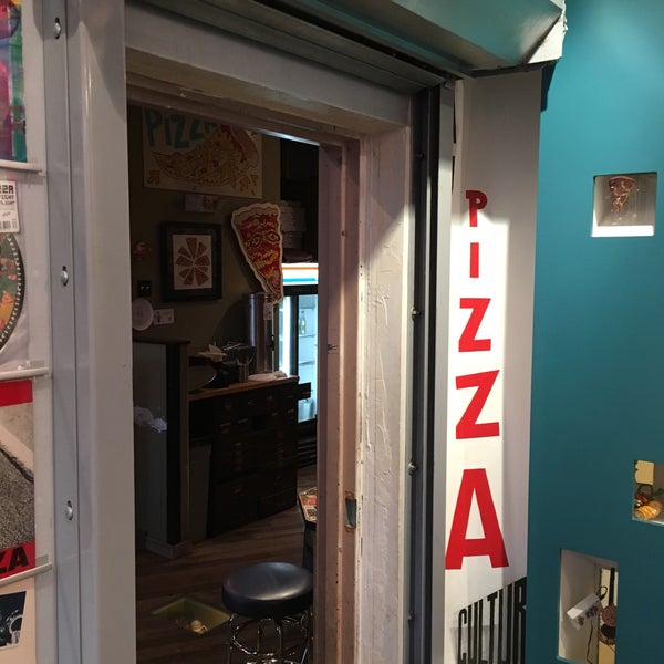 11/6/2016 tarihinde Charles M.ziyaretçi tarafından Pizza Brain'de çekilen fotoğraf