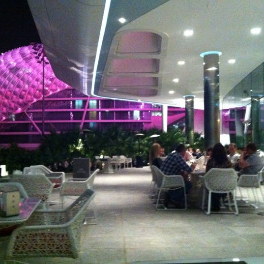 รูปภาพถ่ายที่ Angar Restaurant โดย Ishrat H. เมื่อ 12/16/2012