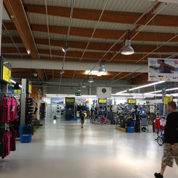 De sport декатлон. Декатлон NEWWAVE Лефортово. Декатлон поблизости Подольск. Decathlon Edinburgh4.2(505)Sporting goods shop. Декатлон адреса в Санкт-Петербурге Калининский район.