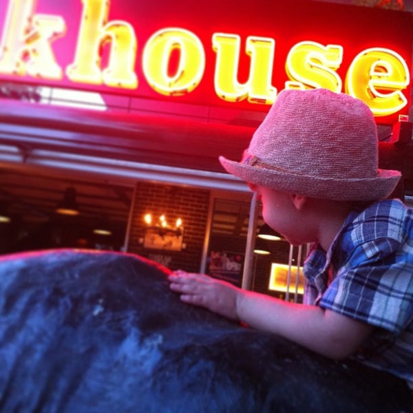 5/28/2013にBurak S.がBeeves Steakhouseで撮った写真