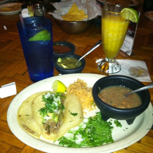 รูปภาพถ่ายที่ Desperados Mexican Restaurant โดย Tanya E. เมื่อ 12/15/2012