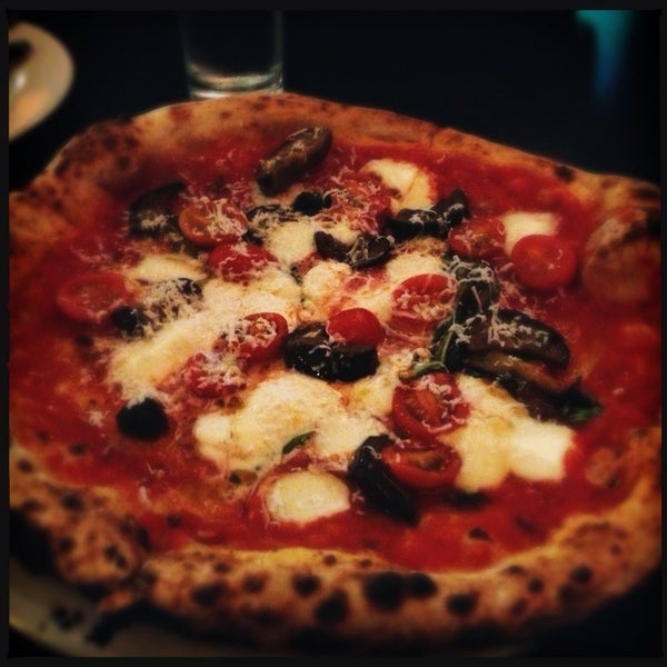 12/10/2012 tarihinde Andrea B.ziyaretçi tarafından Pizzeria Ortica'de çekilen fotoğraf