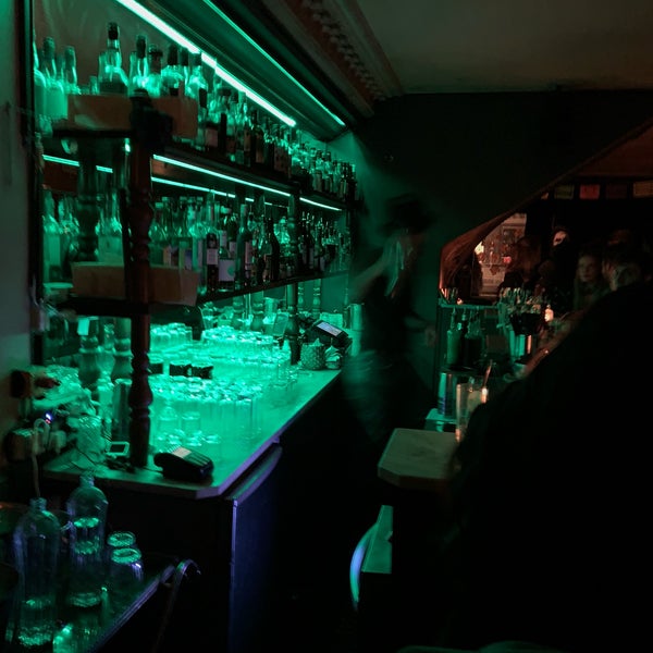 One of the original new wave cocktail bars in Paris. Split across 2 floors, it still gets very busy during weekends but it’s also one of the few decent bars on the left bank.