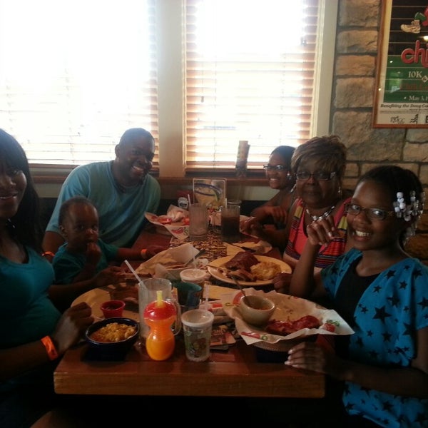 Photo taken at Chili&#39;s Grill &amp; Bar by Donnell H. on 6/8/2014