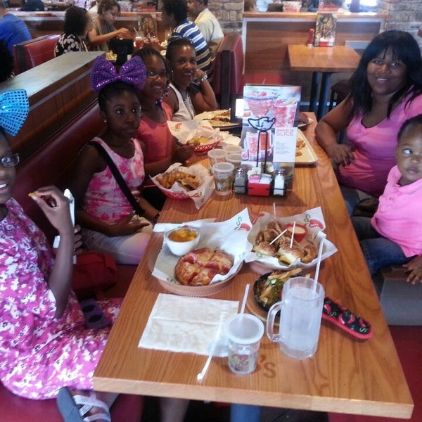 Photo taken at Chili&#39;s Grill &amp; Bar by Donnell H. on 6/22/2014