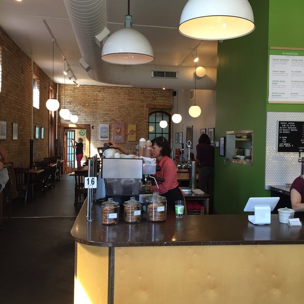 9/10/2015 tarihinde Abby A.ziyaretçi tarafından Common Roots Cafe'de çekilen fotoğraf