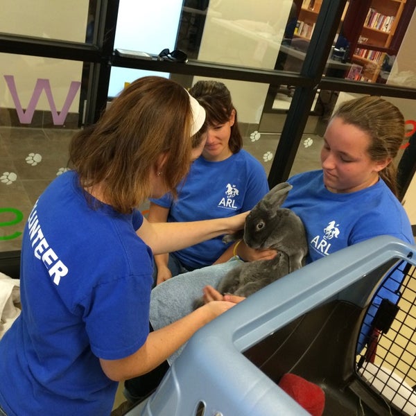 รูปภาพถ่ายที่ Animal Rescue League of Iowa โดย Lisa M. เมื่อ 10/25/2014