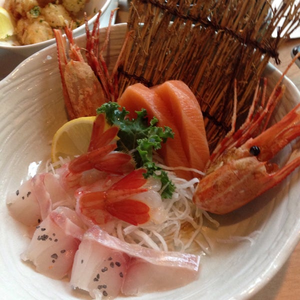 Photo taken at Yama Sushi &amp; Izakaya by Jane P. on 5/14/2015