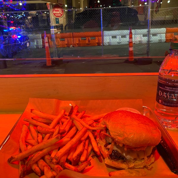 Photo taken at MOOYAH Burgers, Fries &amp; Shakes by Abdul on 12/16/2019